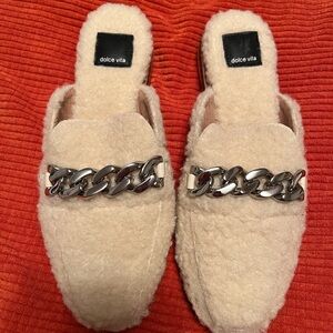 NWT. Dolce Vita Pela faux shearling chain mule slide.